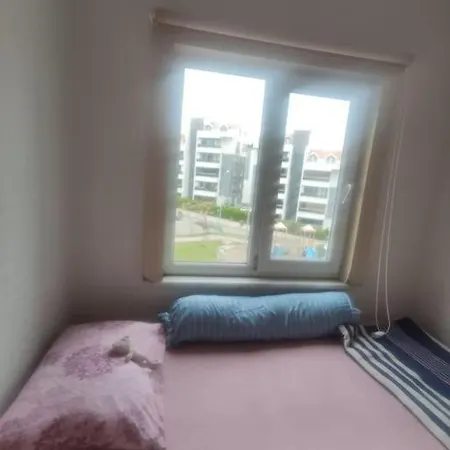 Cozy Bedroom With Family Vibe Apartment *